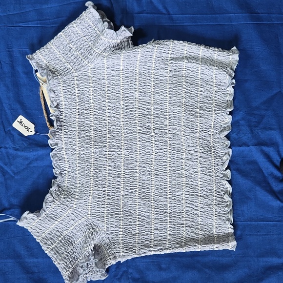 New Easel Smocked Crop Top - Picture 3 of 4